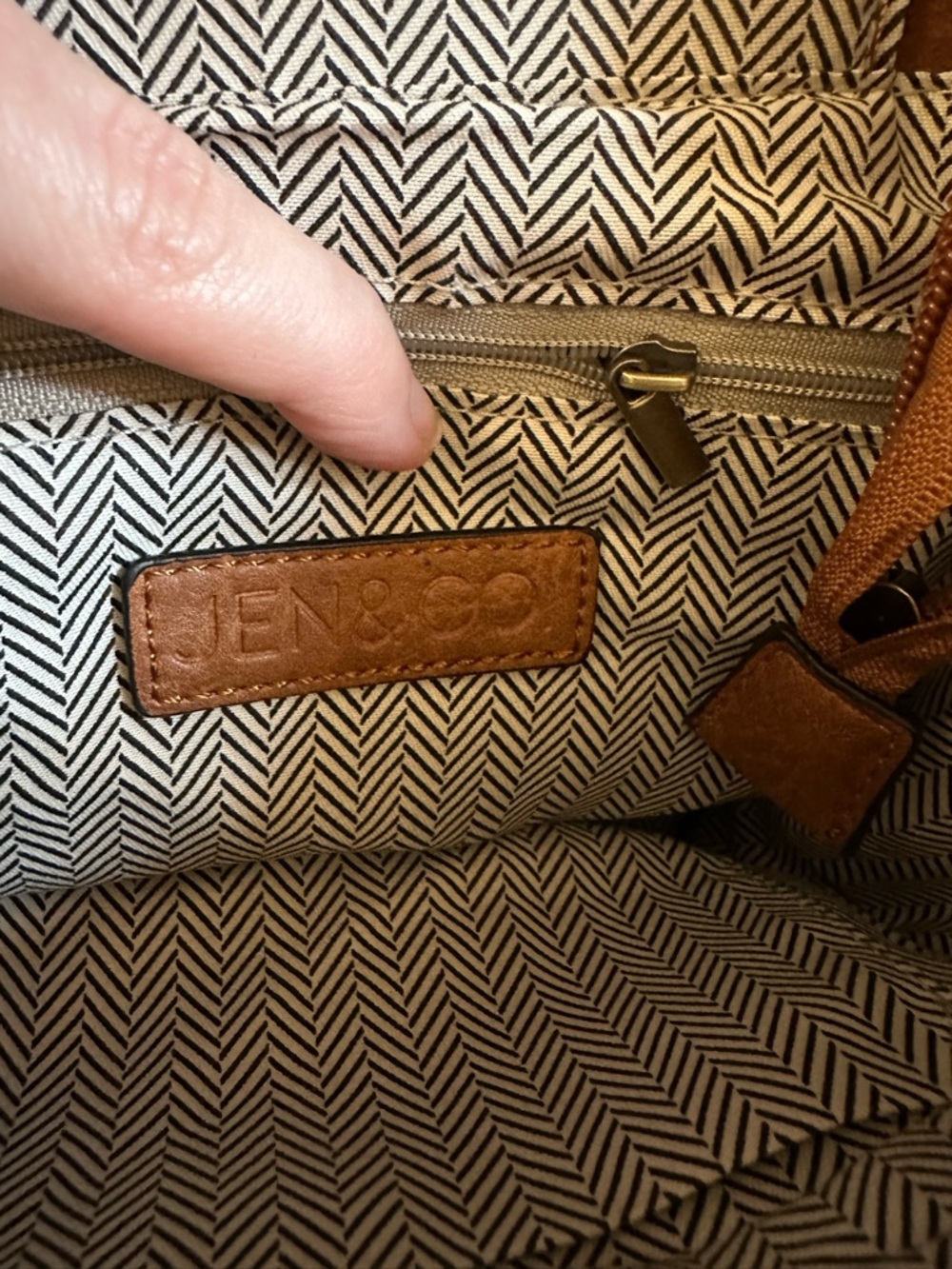 Raffia and Vegan Leather Backpack - Picture 5 of 16